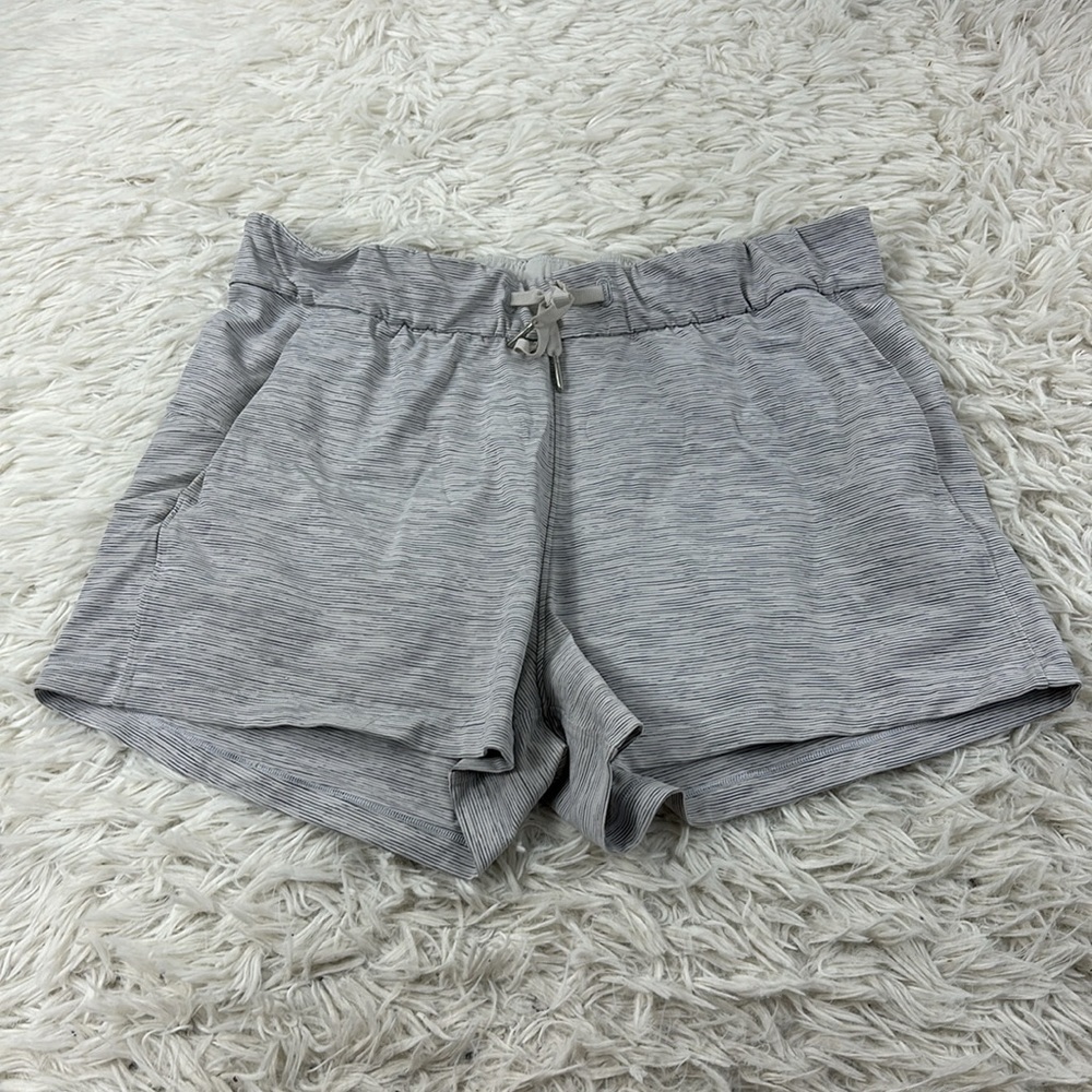 Lululemon On The Fly Short *2.5" Wee Are From Space Nimbus Battleship